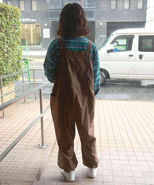 52 カーキ
