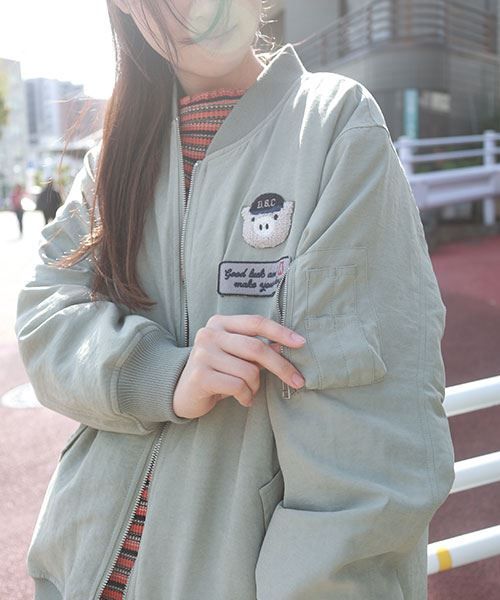 52 カーキ