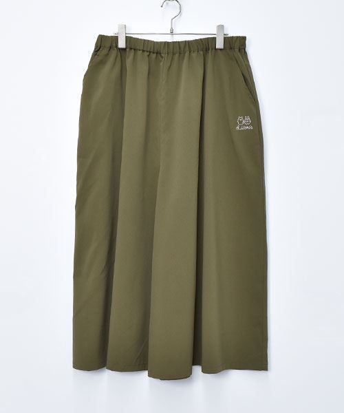 52 カーキ