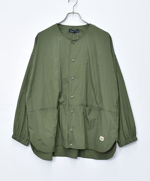 52 カーキ