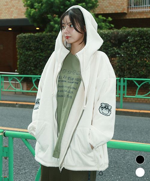 mof manul 袖マヌルネコアップリケ BIG ボア パーカー