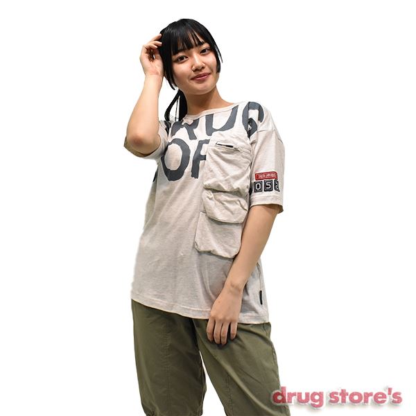 drug store's 18/- 天竺 ロゴプリント 2段ポケット ワイド Tシャツ(F